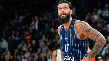 Anadolu Efes'te 5. ayrılık: Vincent Poirier ile vedalaşıldı