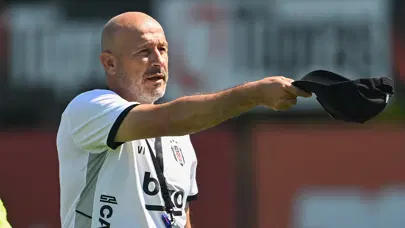 Bavullarını toplamışken yoldan çevrildi! Italiano "Göndermeyin" diyerek herkesi ters köşe yaptı Bavullarını toplamışken yoldan çevrildi! Italiano "Göndermeyin" diyerek herkesi ters köşe yaptı