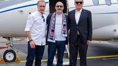 CANLI | Beşiktaş'ta imza töreni: Serdal Adalı, Önder Özen ve Vincenzo Italiano açıklamalarda bulunuyor CANLI | Beşiktaş'ta imza töreni: Serdal Adalı, Önder Özen ve Vincenzo Italiano açıklamalarda bulunuyor