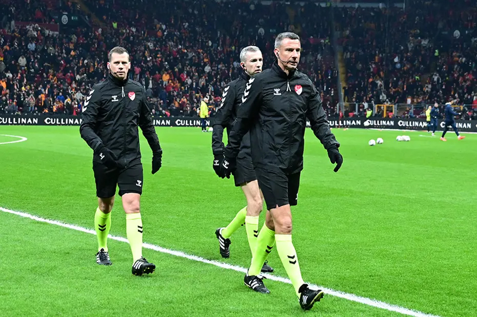 UEFA, Süper Lig'de görev alan hakemi Benfica-Fenerbahçe maçına atadı