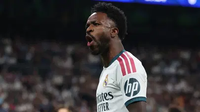 Real Madrid maçında ilginç an! Vinicius Jr sevinirken hem golü iptal edildi hem kırmızı kart gördü Real Madrid maçında ilginç an! Vinicius Jr sevinirken hem golü iptal edildi hem kırmızı kart gördü