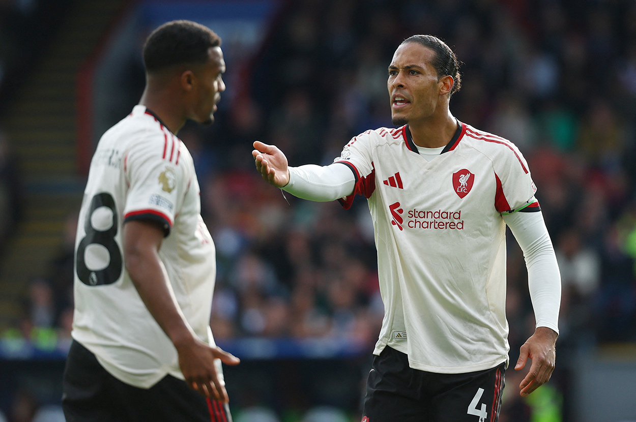 Liverpool'da Kristal Saray Kabusu: Van Dijk 'Sakin Olun!' Diye Bağırırken Gözü Galatasaray'da!