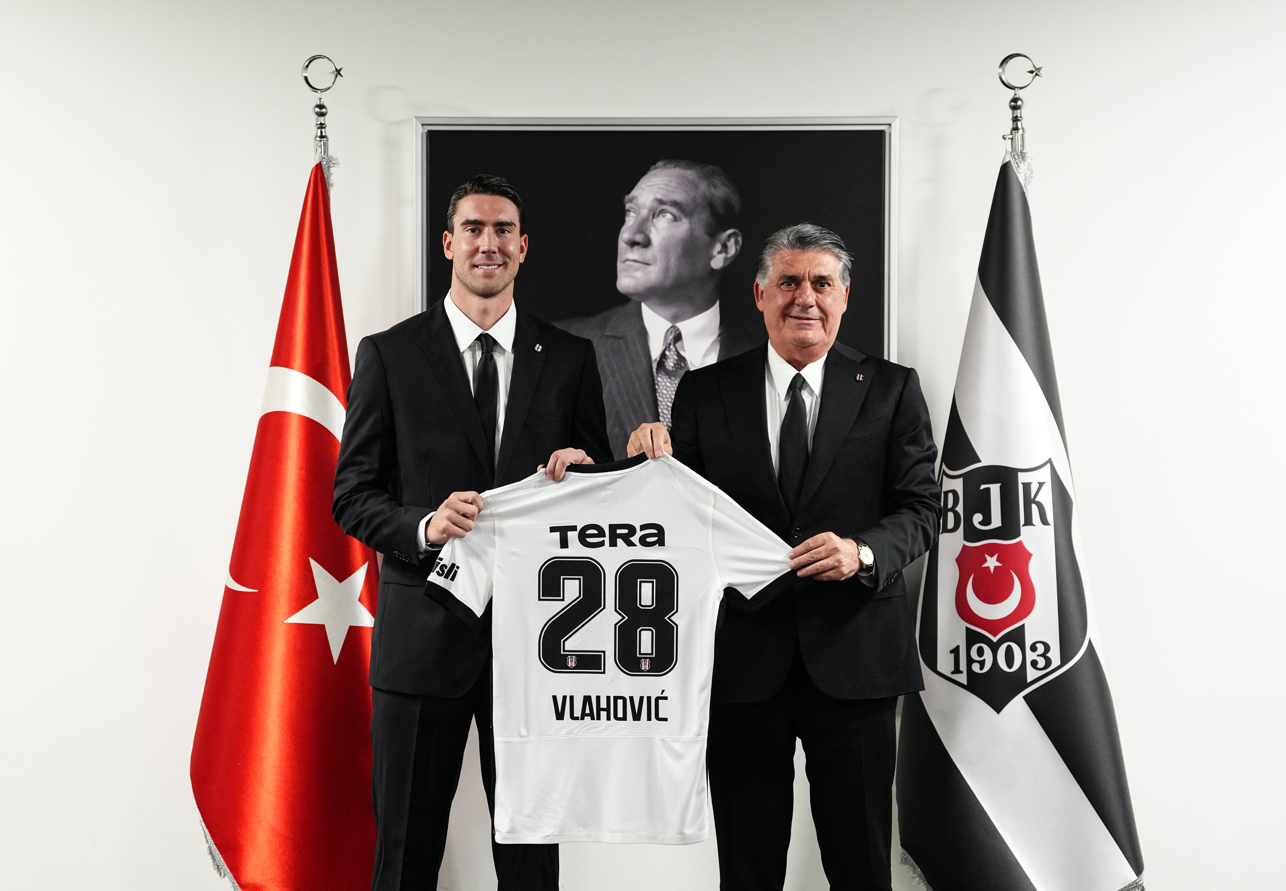 Beşiktaş yeni golcüsü Vlahovic'le imzaladı: Transfer maliyeti KAP'ta