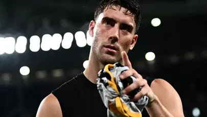 Ve Beşiktaş'ın Vlahovic transferi duyuruldu! İmza tarihinden sözleşme detaylarına kadar her şey... Ve Beşiktaş'ın Vlahovic transferi duyuruldu! İmza tarihinden sözleşme detaylarına kadar her şey...