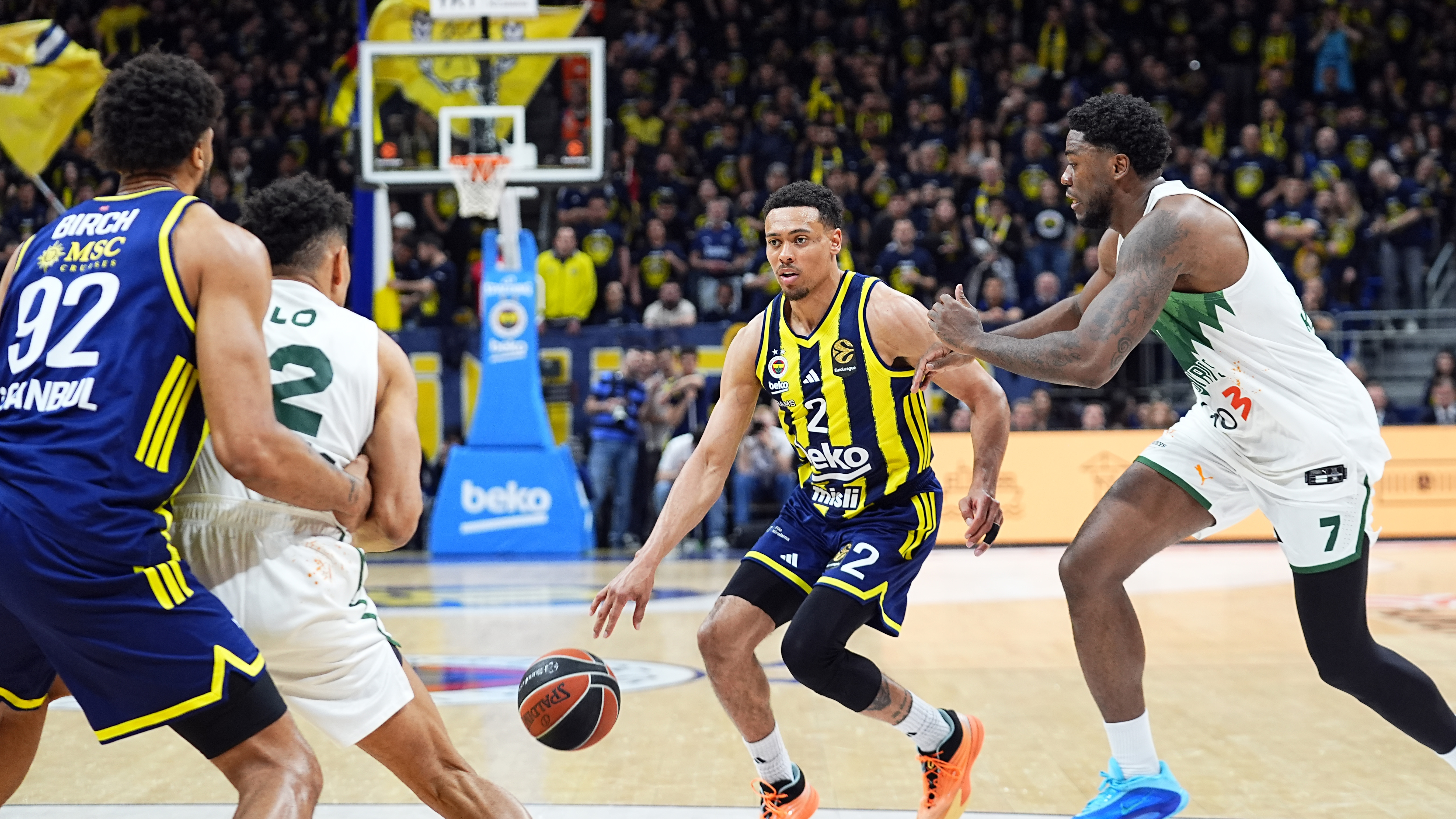 Fenerbahçe Beko Zalgiris'e fırsat vermedi, Final Four'a bir adım daha yaklaştı