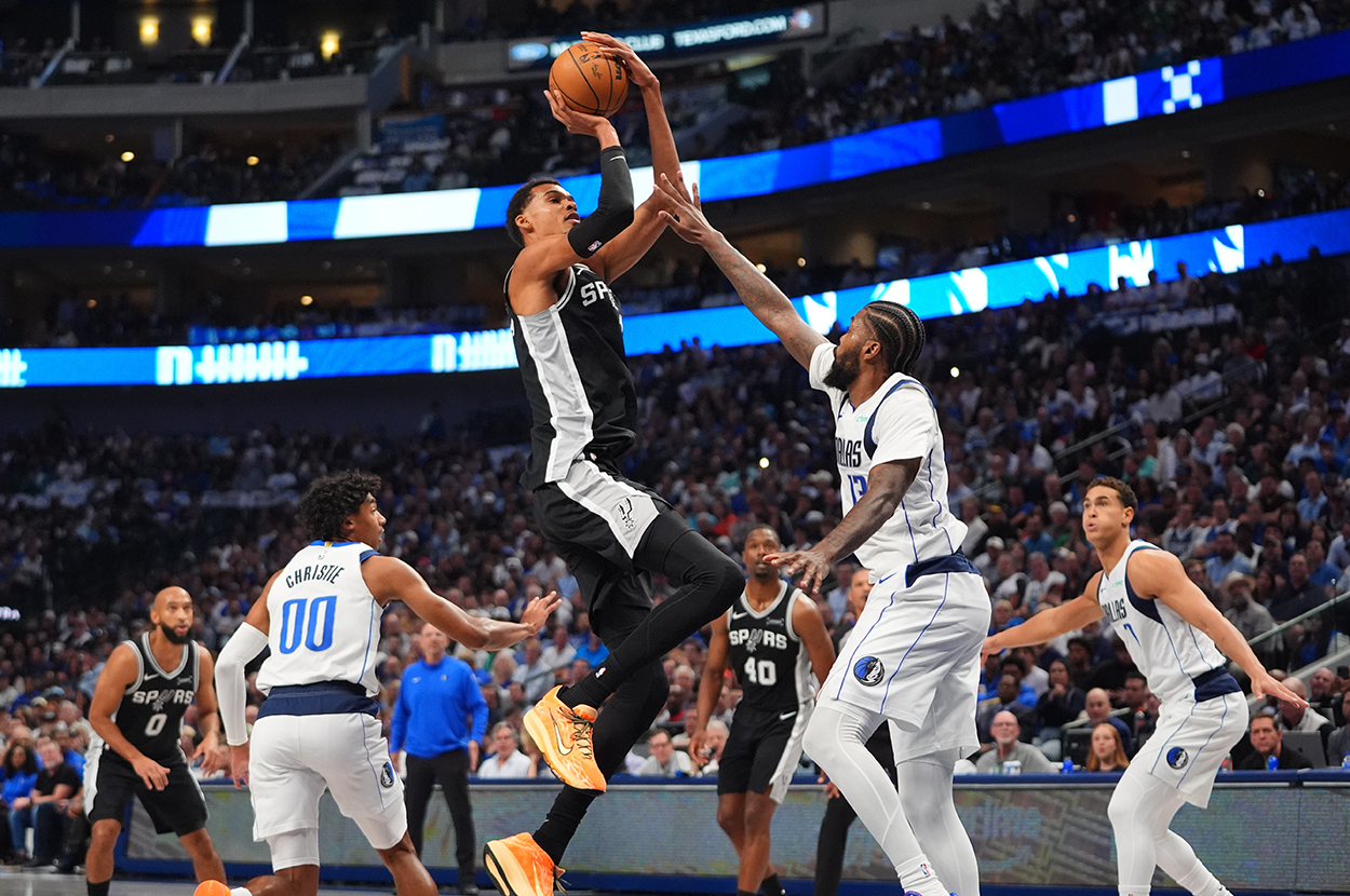 Victor Wembanyama, NBA'de sezona "double-double" ile başladı