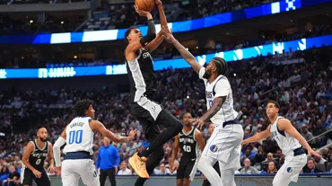 Victor Wembanyama, NBA'de sezona "double-double" ile başladı