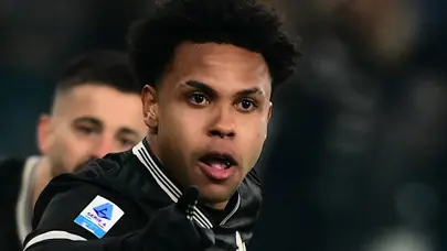 Lookman'ın ardından bir transfer derbisi daha: Fenerbahçe ve Galatasaray aynı yıldızın peşinde Lookman'ın ardından bir transfer derbisi daha: Fenerbahçe ve Galatasaray aynı yıldızın peşinde