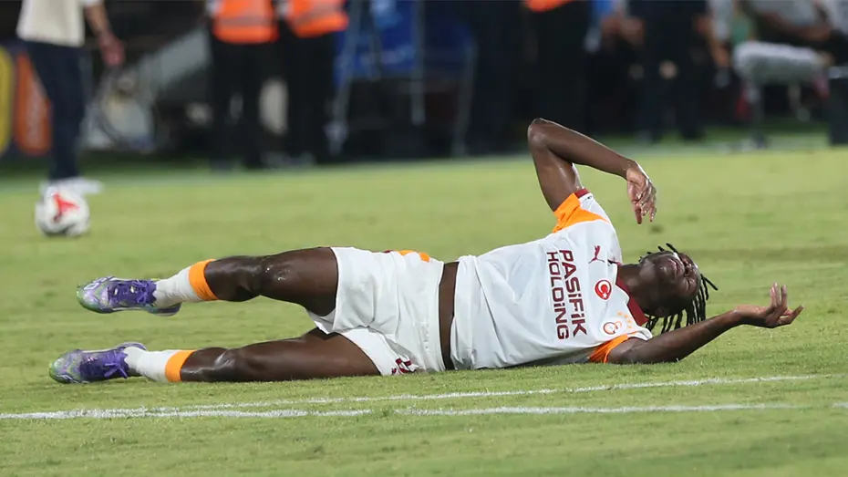 Galatasaray'da tüm transfer planlarını alt üst eden şok sakatlık: "Kesin" denilirken suya düştü - 3 Galatasaray'da tüm transfer planlarını alt üst eden şok sakatlık: "Kesin" denilirken suya düştü - 3