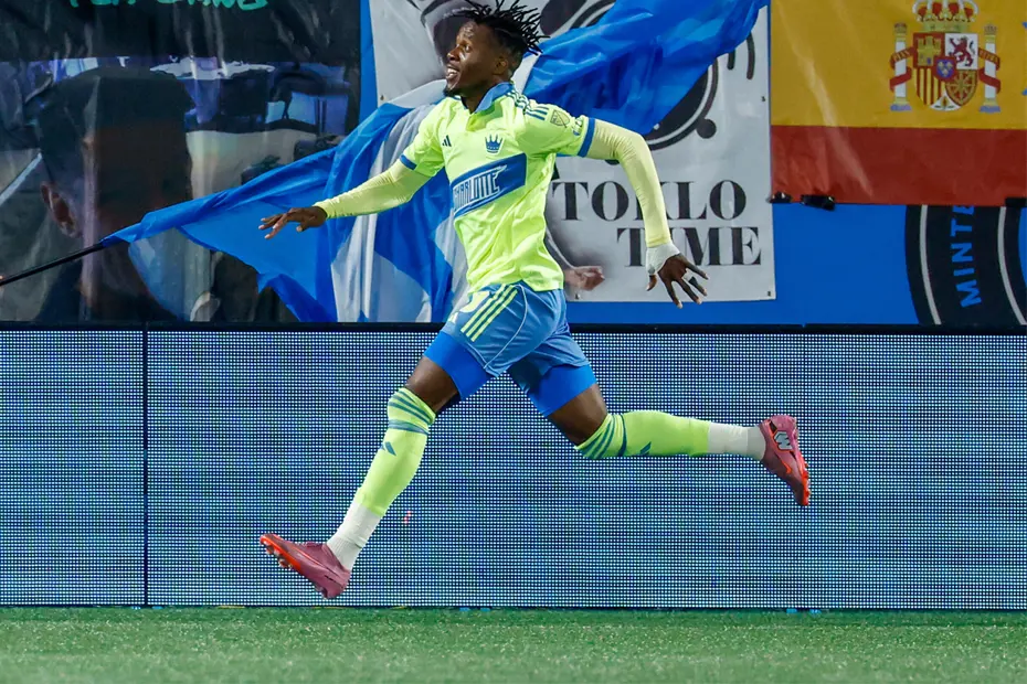 Wilfried Zaha yıldızlaştığı maçta olaya karıştı: Bir anda olanlar oldu, kırmızı kart çıktı - 2 Wilfried Zaha yıldızlaştığı maçta olaya karıştı: Bir anda olanlar oldu, kırmızı kart çıktı - 2