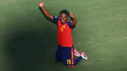 Daha 20 yaşında bile değil! Lamine Yamal adını futbol tarihine altın harflerle yazdırdı Daha 20 yaşında bile değil! Lamine Yamal adını futbol tarihine altın harflerle yazdırdı