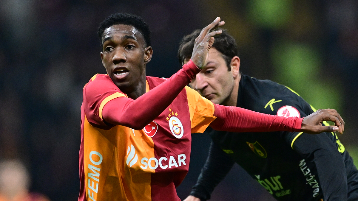 GIRONA'DA BEKLENTİLERİN ALTINDA KALDI Girona'nın 2024-25 sezonu başında Watford'dan 18 milyon euroya transfer ettiği Yaser Asprilla, İspanyol ekibinde beklentileri karşılayamamıştı. 22 yaşındaki kanat oyuncusu, 2025-26 sezonunun ara transfer döneminde ise Galatasaray'ın yolunu tutmuştu.