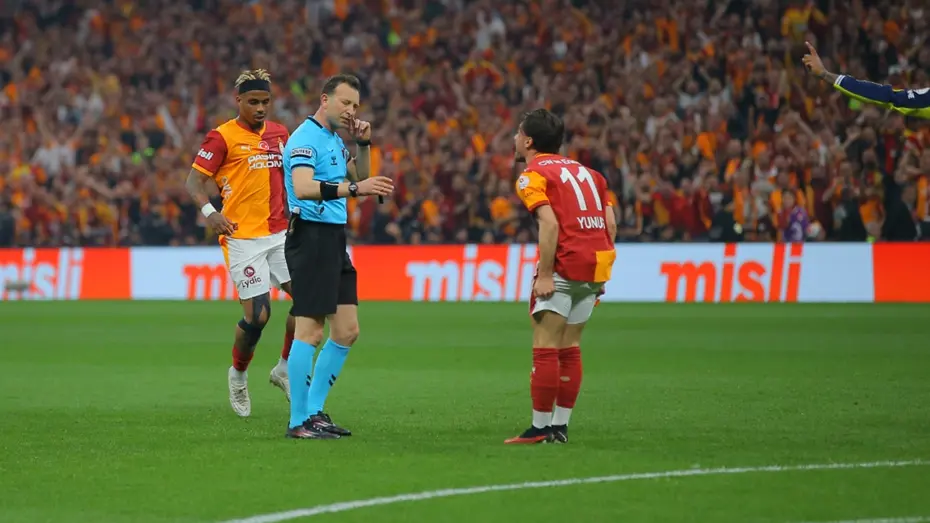 Trio ekibi, Yasin Kol'a ateş püskürdü! Derbide 1 penaltı, tam 5 kırmızı kart atlandı - 10