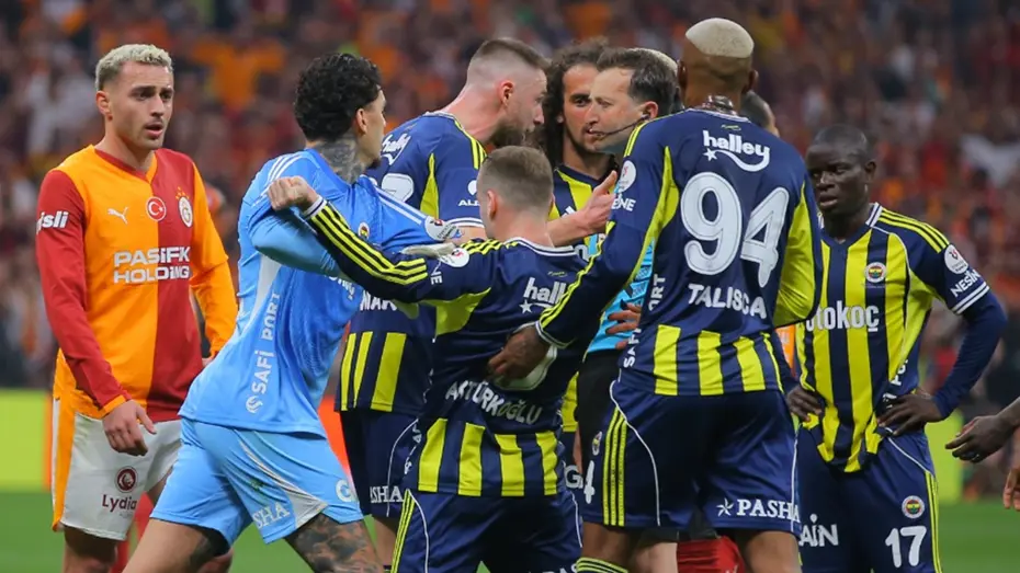 Trio ekibi, Yasin Kol'a ateş püskürdü! Derbide 1 penaltı, tam 5 kırmızı kart atlandı - 8