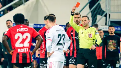 Trio ekibi, Beşiktaş maçının önüne geçen kırmızı kart için çok net konuştu Trio ekibi, Beşiktaş maçının önüne geçen kırmızı kart için çok net konuştu