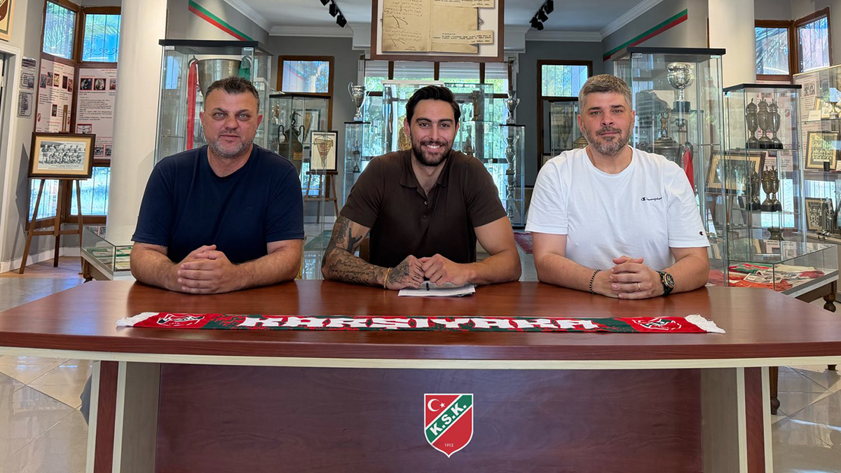 Bursaspor'dan ayrıldı, Karşıyaka'ya transfer oldu