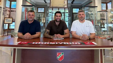 Bursaspor'dan ayrıldı, Karşıyaka'ya transfer oldu