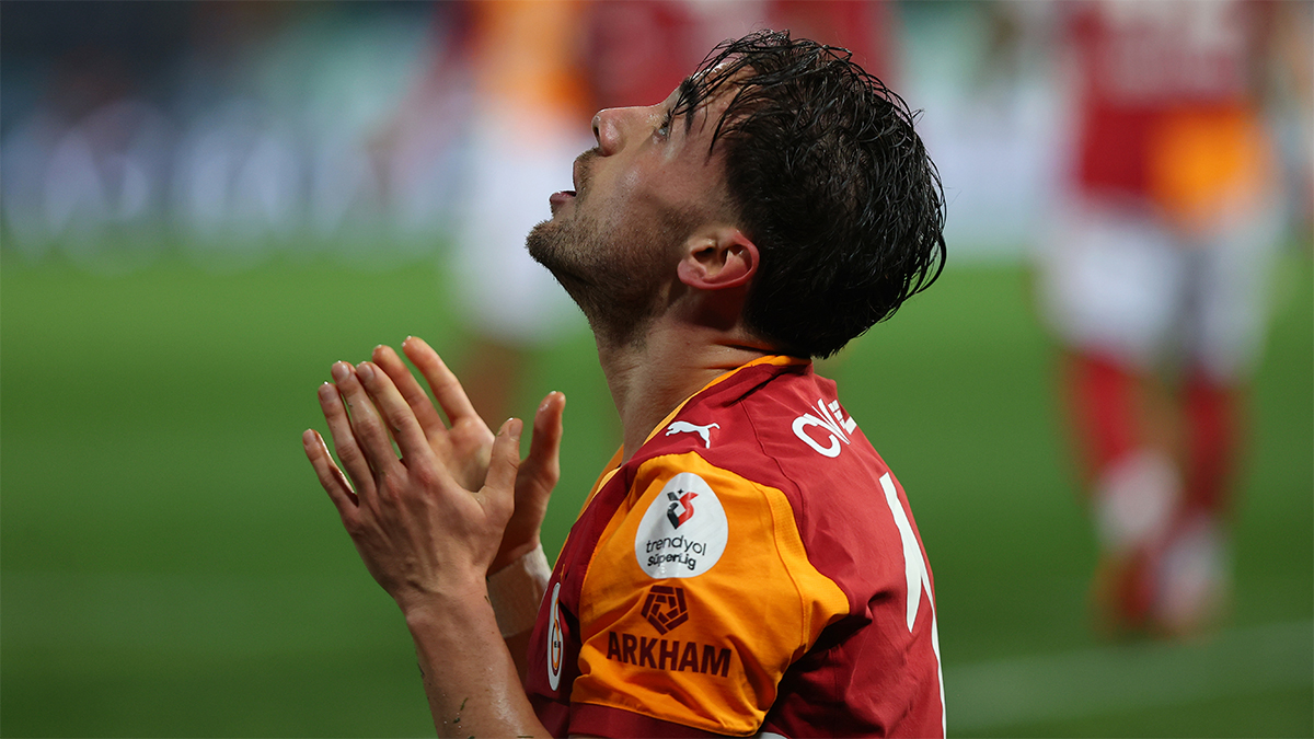 KUPADA RİSKE EDİLMEYECEKLER Yunus Akgün ve Roland Sallai sakatlıkları nedeniyle Süper Lig'deki Alanyaspor maçında forma giyememişti. Milliyet'e göre iki futbolcu, Ziraat Türkiye Kupası'nda yarın akşam yine Alanyaspor ile oynanacak karşılaşmada riske edilmeyecek.