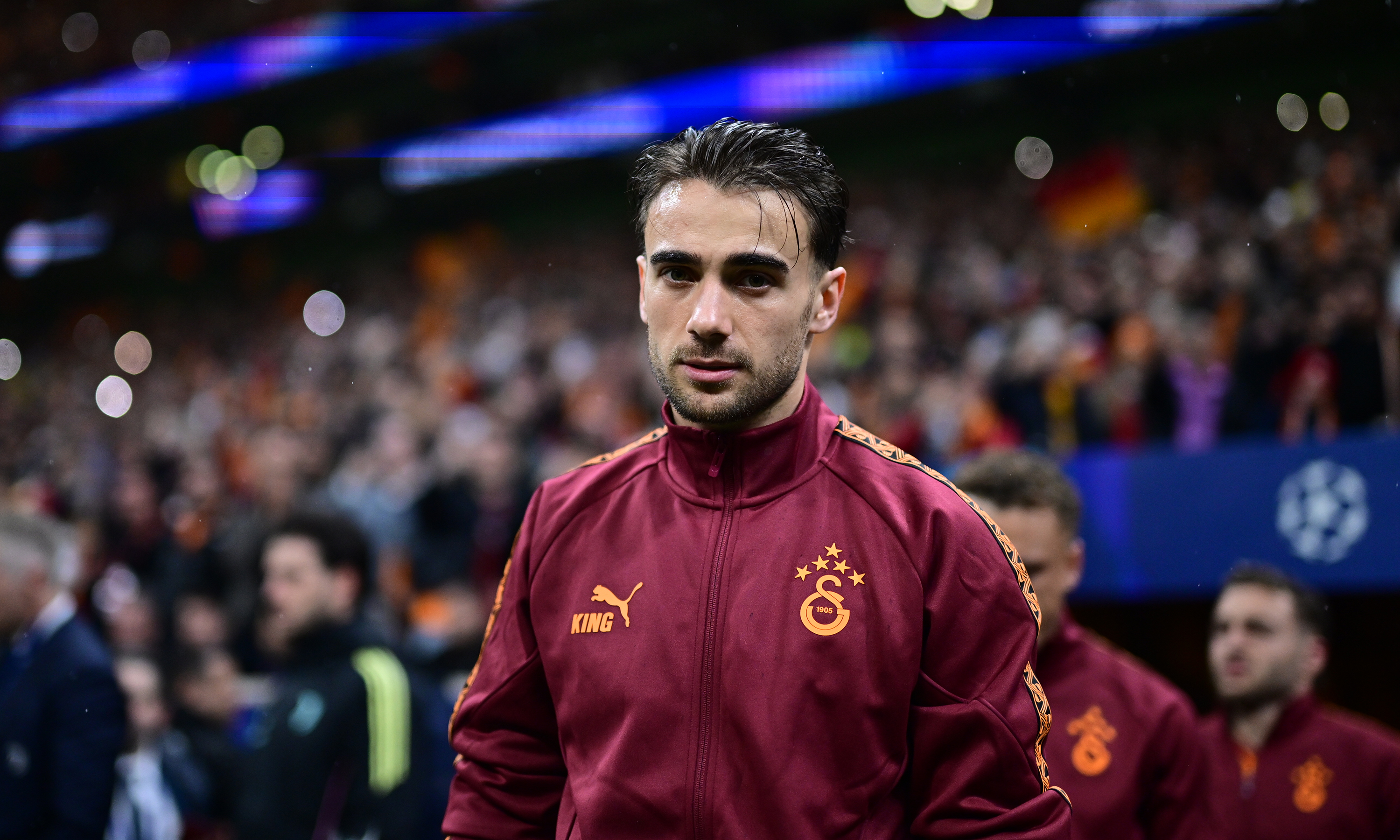 Yunus Akgün'le ilgili Buruk, “Juventus maçından sonra da söylemiştim. Yunus gibi bir oyuncu olsaydı, 11'e 10'dan sonra oyunu çözebilirdik. Yunus'un ağrıları vardı. Yunus birçok maçı ağrılarıyla oynadı. Büyük bir fedakarlık yapıyor. Bizim için çok önemli bir oyuncu. Bu maçtan önce de ağrısı olduğu için, oynatmama kararı daha doğru oluyor.” dedi.