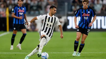 Zeki Çelik'in asist yaptığı maçta Juventus'tan 2 gollü galibiyet Zeki Çelik'in asist yaptığı maçta Juventus'tan 2 gollü galibiyet