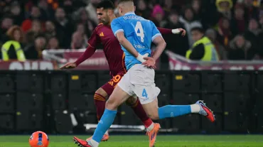 Roma evinde yıkıldı: Napoli liderliğe ortak oldu