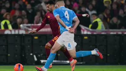 Roma evinde yıkıldı: Napoli liderliğe ortak oldu