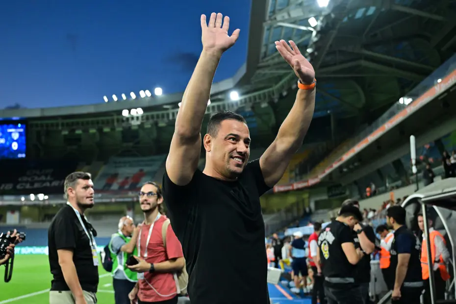 Emre Belözoğlu'nun yeri gittiği gibi doluyor: Antalyaspor'a gelmeye sıcak - 2 Emre Belözoğlu'nun yeri gittiği gibi doluyor: Antalyaspor'a gelmeye sıcak - 2