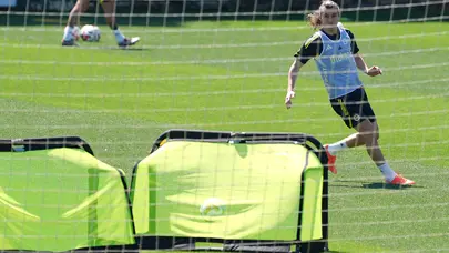 Fenerbahçe'nin antrenmanında Çağlar Söyüncü gelişmesi